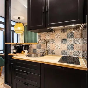 https://canal-saint-martin-amazing-apartment-6p-2br.fr-paris.fr
